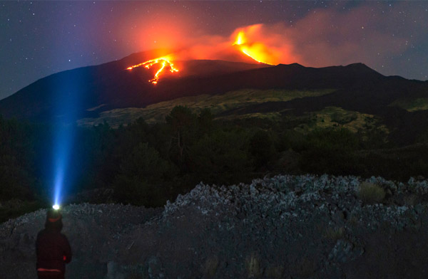 Etna Yanardağı uçuşları tekrar durdurdu