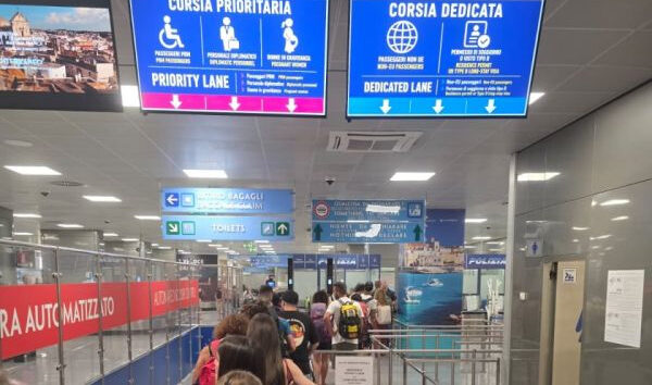 İtalya, İspanyol’lara pasaport uygulaması başlattı