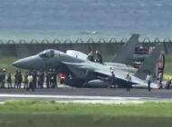 Japonya’da F-15J savaş uçağı inişte kaza yaptı