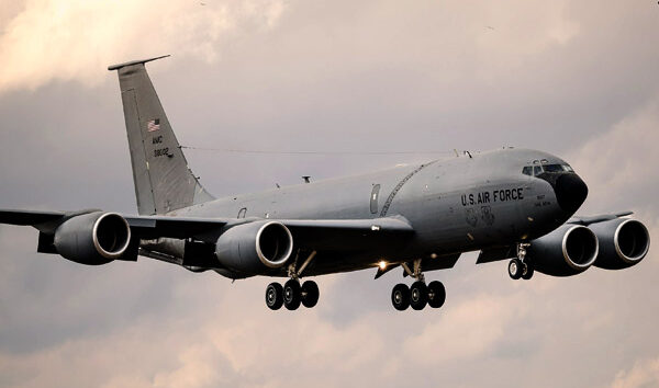 Havada çarpışan KC-135R Stratotanker ilk kez uçtu