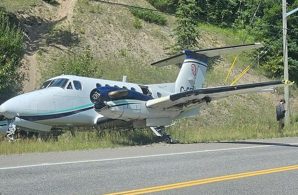 Kanada’da Beechcraft 200 Super King Air oto yola indi