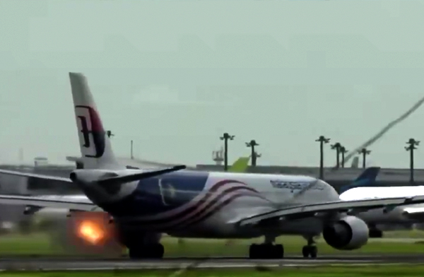 Tokyo’da A330 taksi yaparken motoru alev aldı