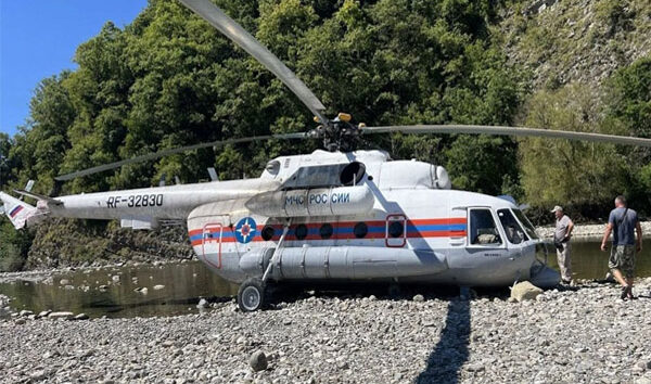EMERCOM’un Mi-8 helikopteri acil indi