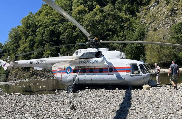 EMERCOM’un Mi-8 helikopteri acil indi
