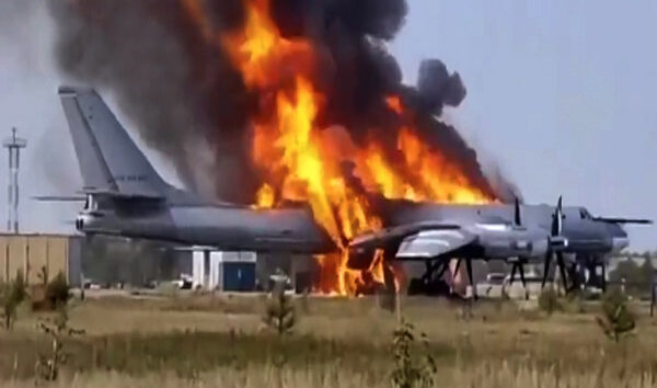 Rusya Saratov’da Tu-95MS uçağı yerde vuruldu