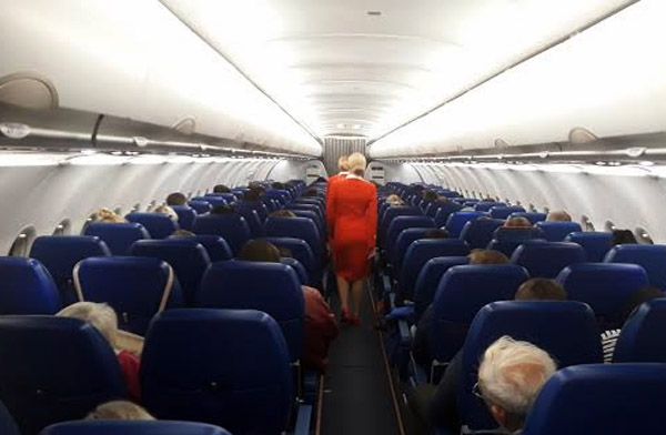 Aeroflot hostesi hastanelik oldu