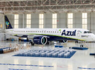 Embraer 2000’nci uçağının Azul Havayolu’na teslim etti