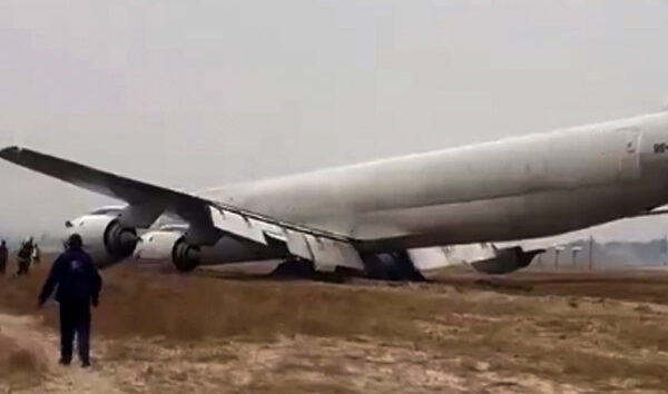 Douglas DC-8-73CF Kongo’da pistten çıktı