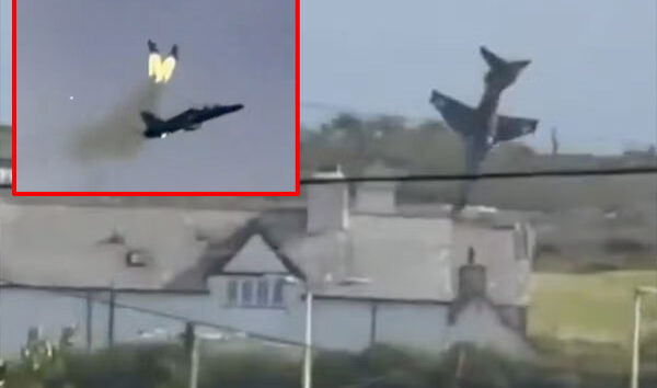 İngiltere’de Hawk T2 eğitim uçağı düştü