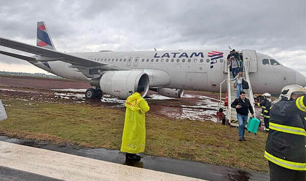 LATAM Airlines’ın A320 uçağı inişte pistten çıktı