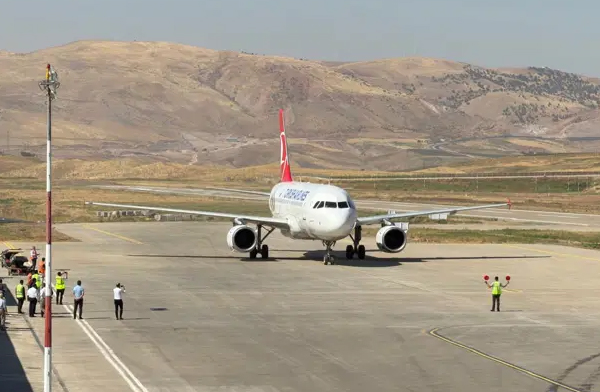 İlk uçak İstanbul’dan geldi