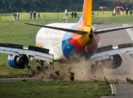 Jet2 uçağı B737-800 Birmingham inişinde tehlike atlattı