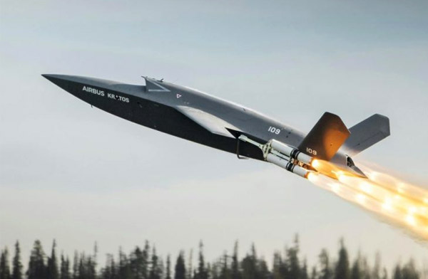 Valkyrie insansız savaş uçağı ilk test uçuşunu yaptı