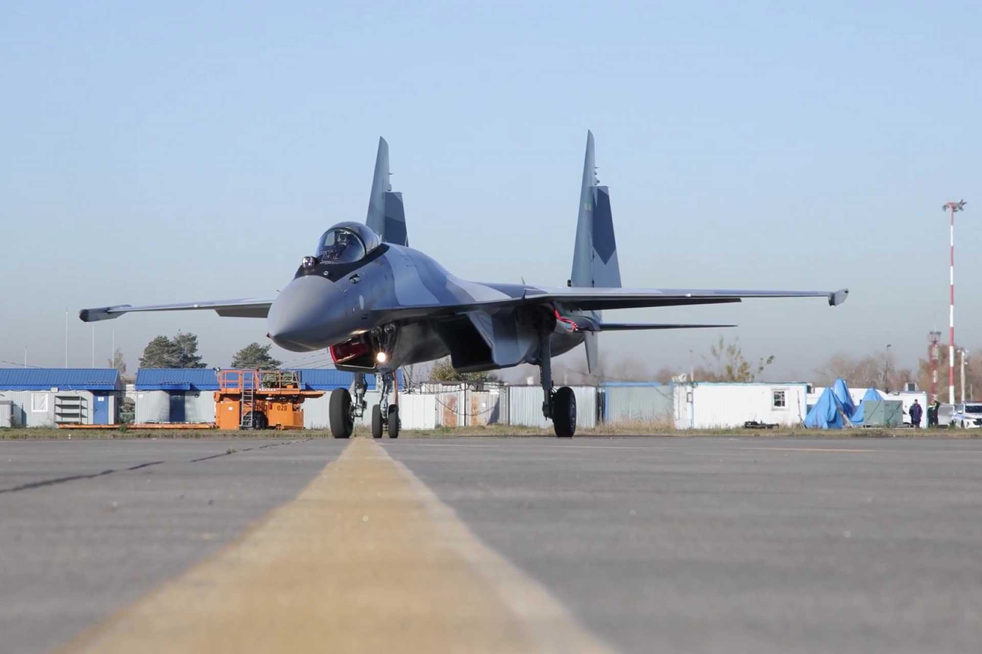 Etopya ilk Su-35S uçağını teslim aldı