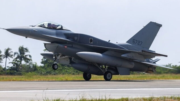 Tayvan ilk iki F16-V Block savaş uçağını teslim aldı