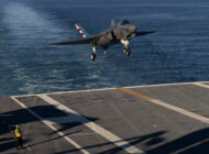 Yeni F-35C ilk kez uçak gemisine indi