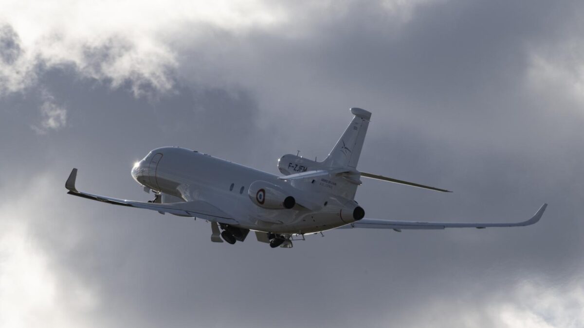 Fransa’nın ilk Falcon 8X uçağı test uçuşlarına başladı