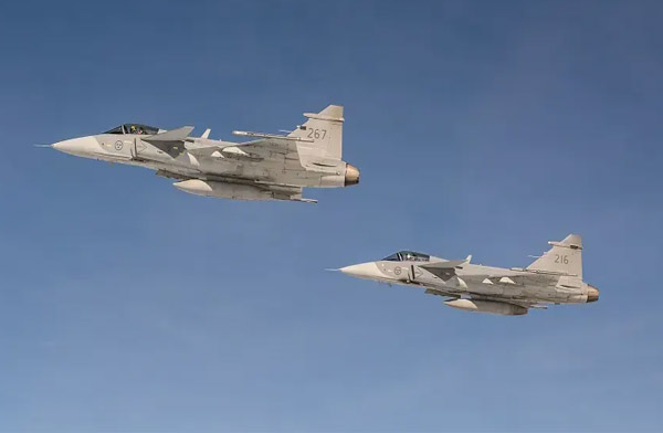İsveç’in Gripen uçakları Polonya’da NATO görevinde