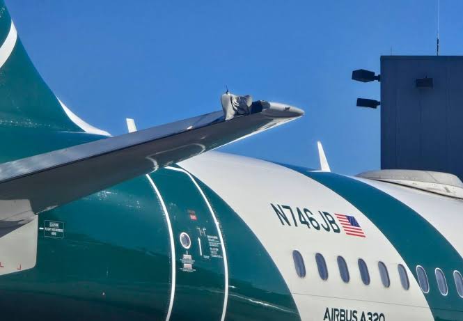 JetBlue Airways uçağı Albany’de direğe çarptı