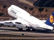 Lufthansa’nın B747-8 uçağı LAX’ta pas geçti