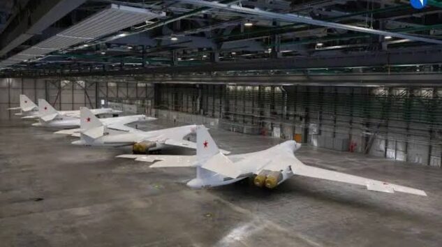 Rusya Kazan’da Tu-160 uçaklarını modernize ediyor