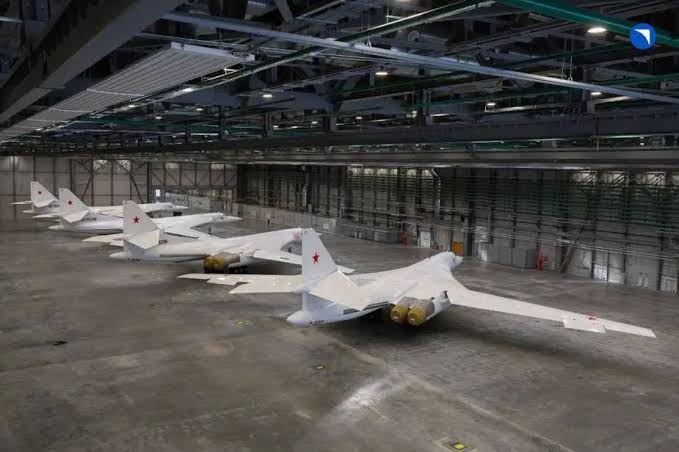 Rusya Kazan’da Tu-160 uçaklarını modernize ediyor